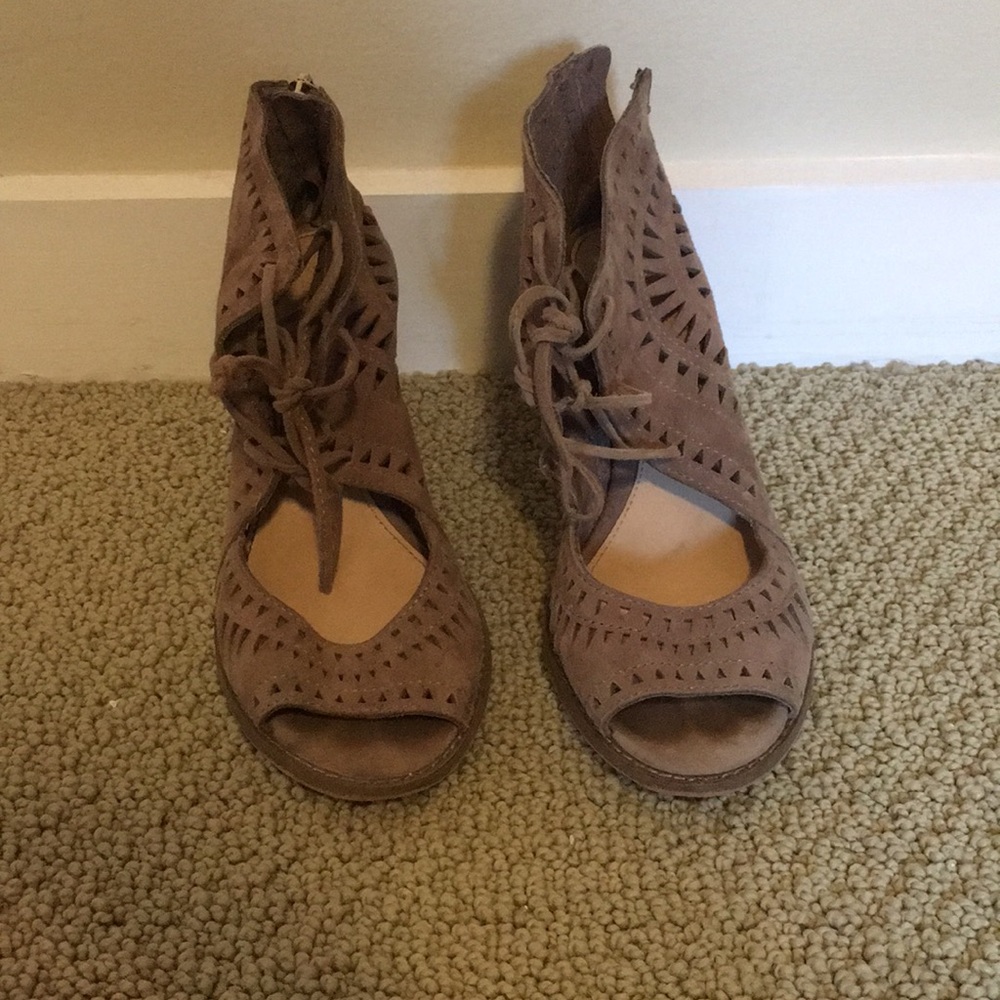 Vince Camuto RARELY WORN heels